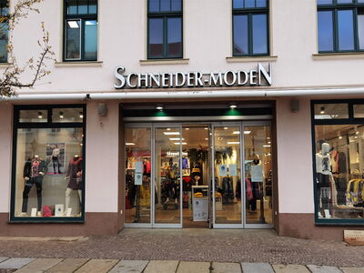 Außenansicht des Ladens Schneider-Moden.